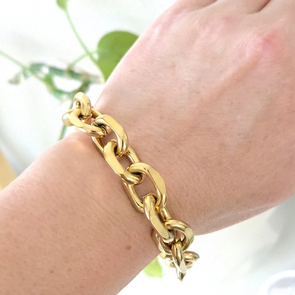 18K Gold Plated Chunky Curb Chain Link Bracelet - Picture 2 of 7